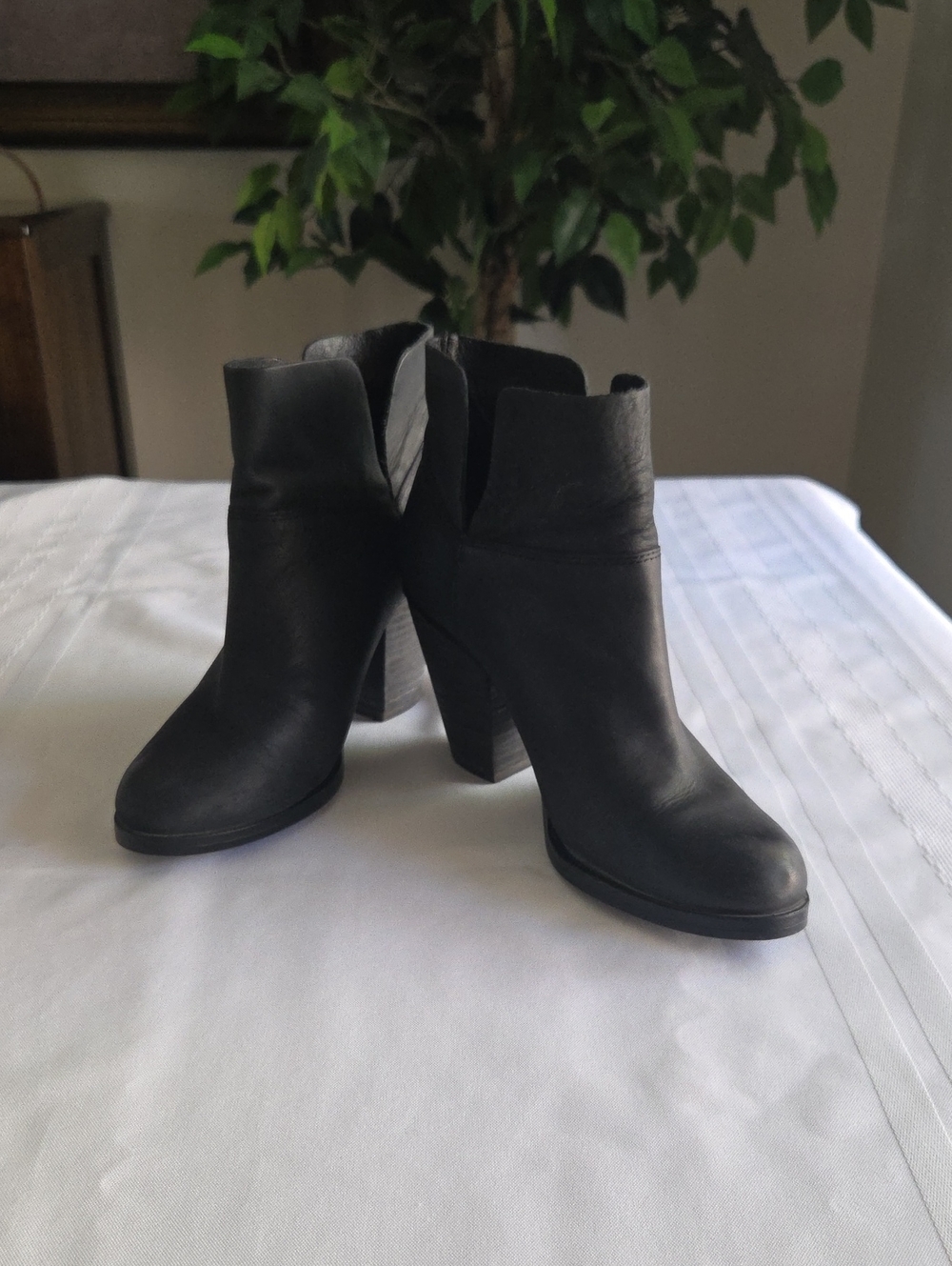 Vince Camuto Black Leather Stacked Heel Ankle Boots Size 7M